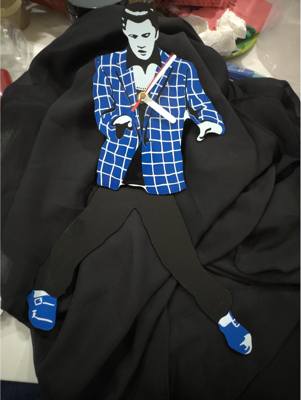 Unique Elvis Presley Wall Clock with Blue Checkered Jacket Design